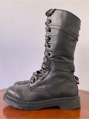 Dr. Martens Women’s Triumph 1914 Fold-over Combat Boot | US 7